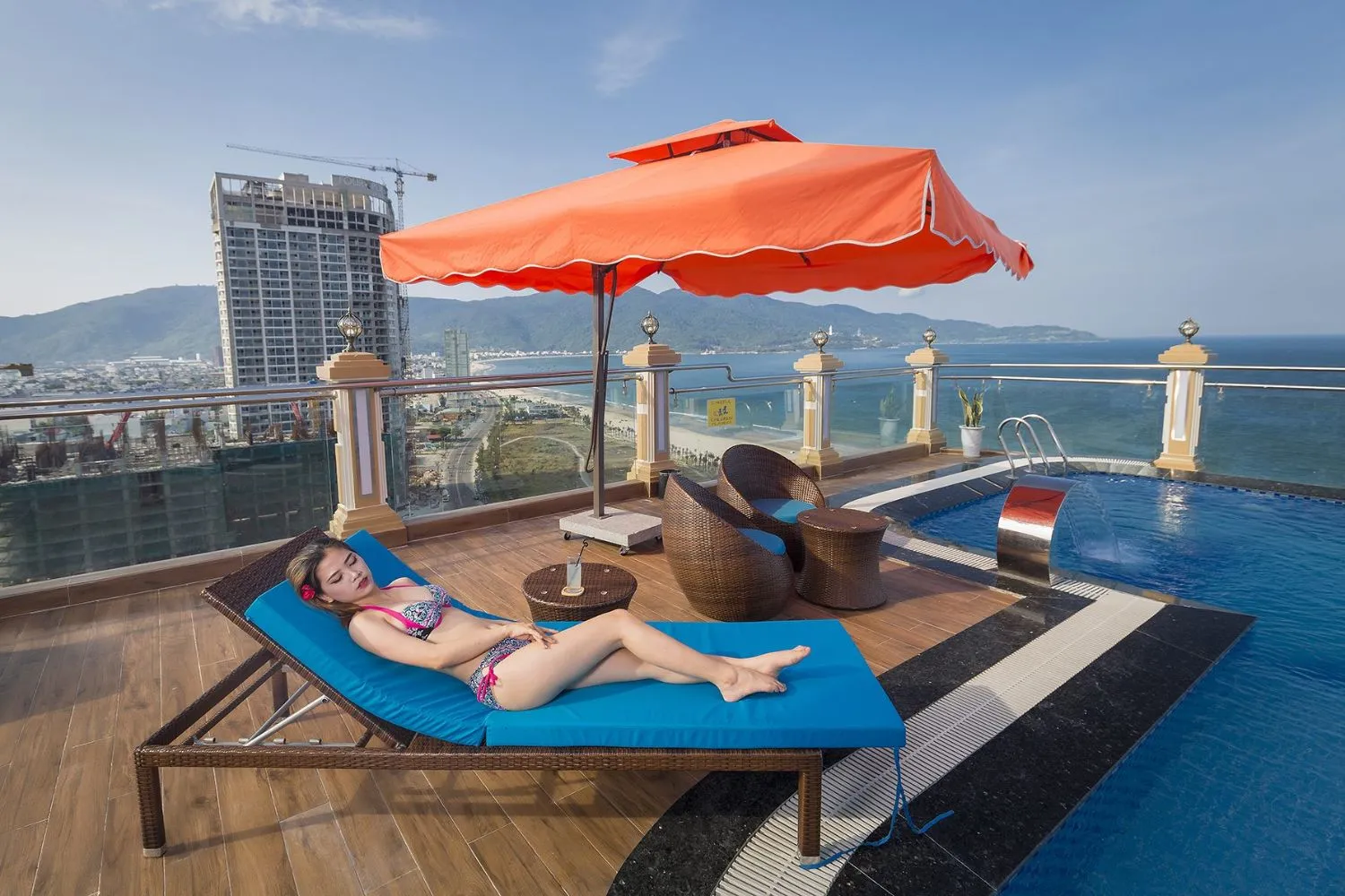 Seven Sea Hotel Da Nang với tầm nhìn trọn vẹn từ Sông, Núi, Biển, Cát