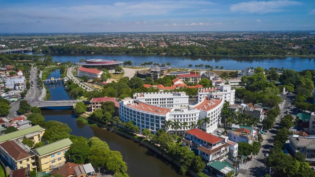 Silk Path Grand Hue Hotel and Spa tòa lâu đài xa hoa đầy ấn tượng