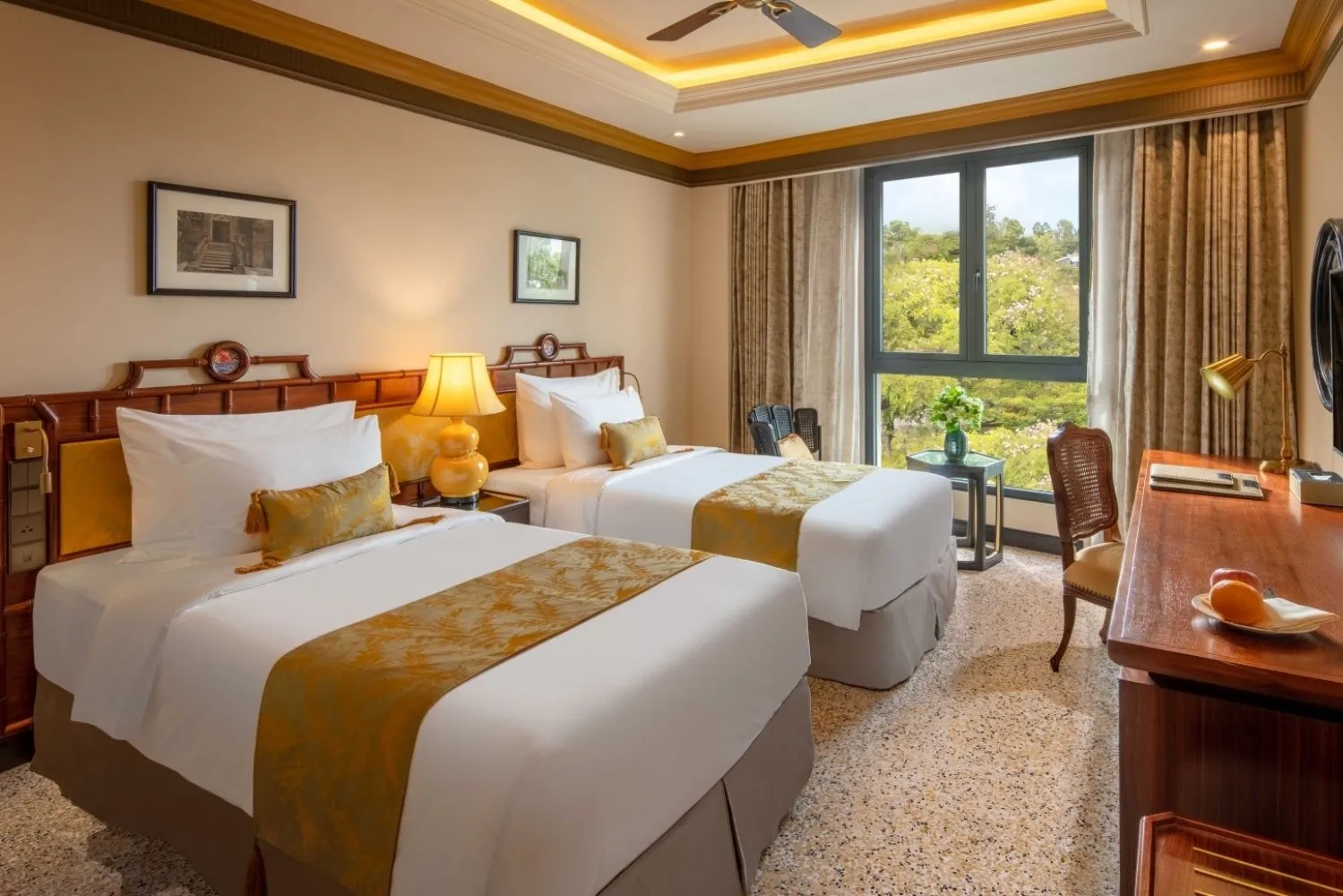 Silk Path Grand Hue Hotel and Spa tòa lâu đài xa hoa đầy ấn tượng