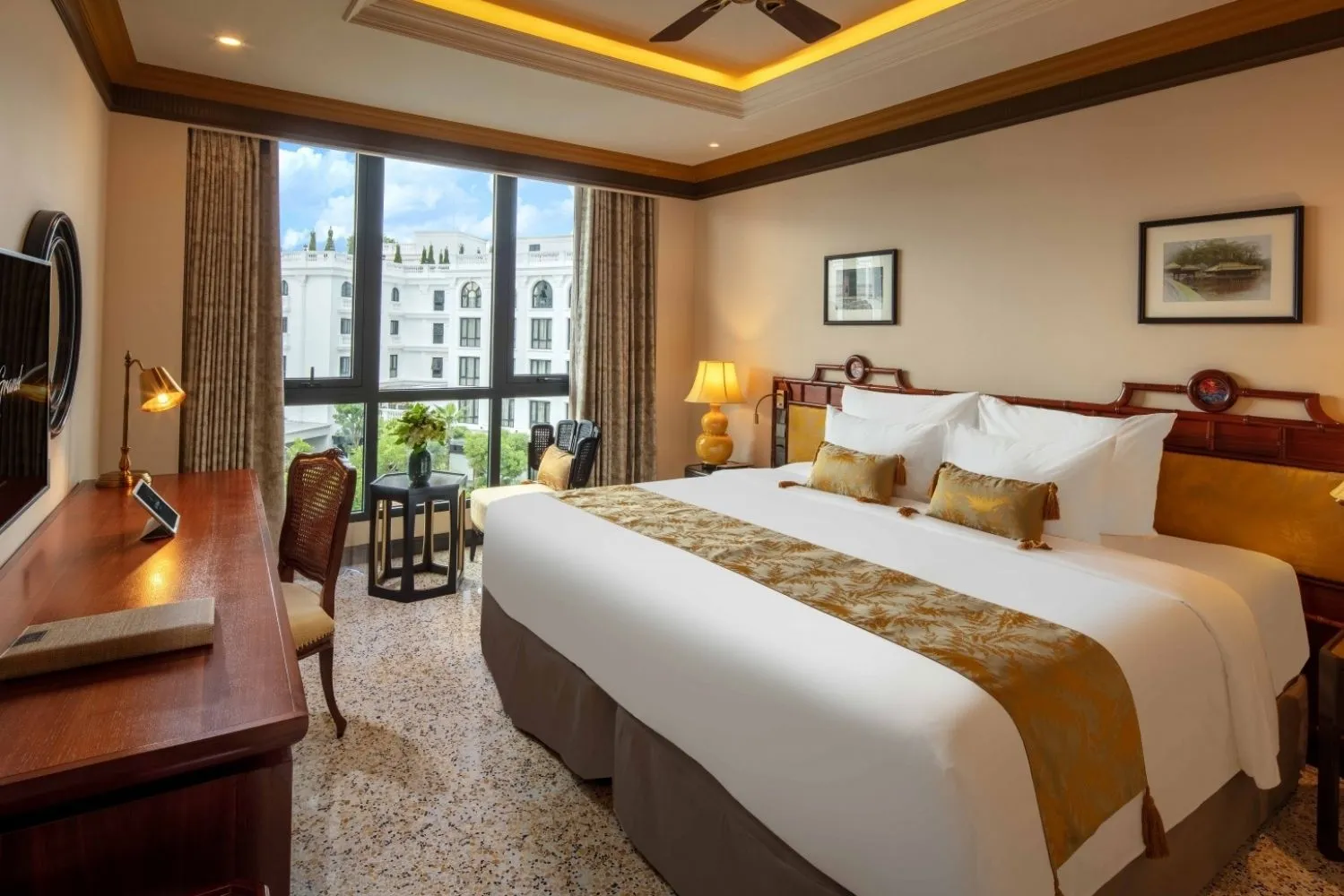 Silk Path Grand Hue Hotel and Spa tòa lâu đài xa hoa đầy ấn tượng