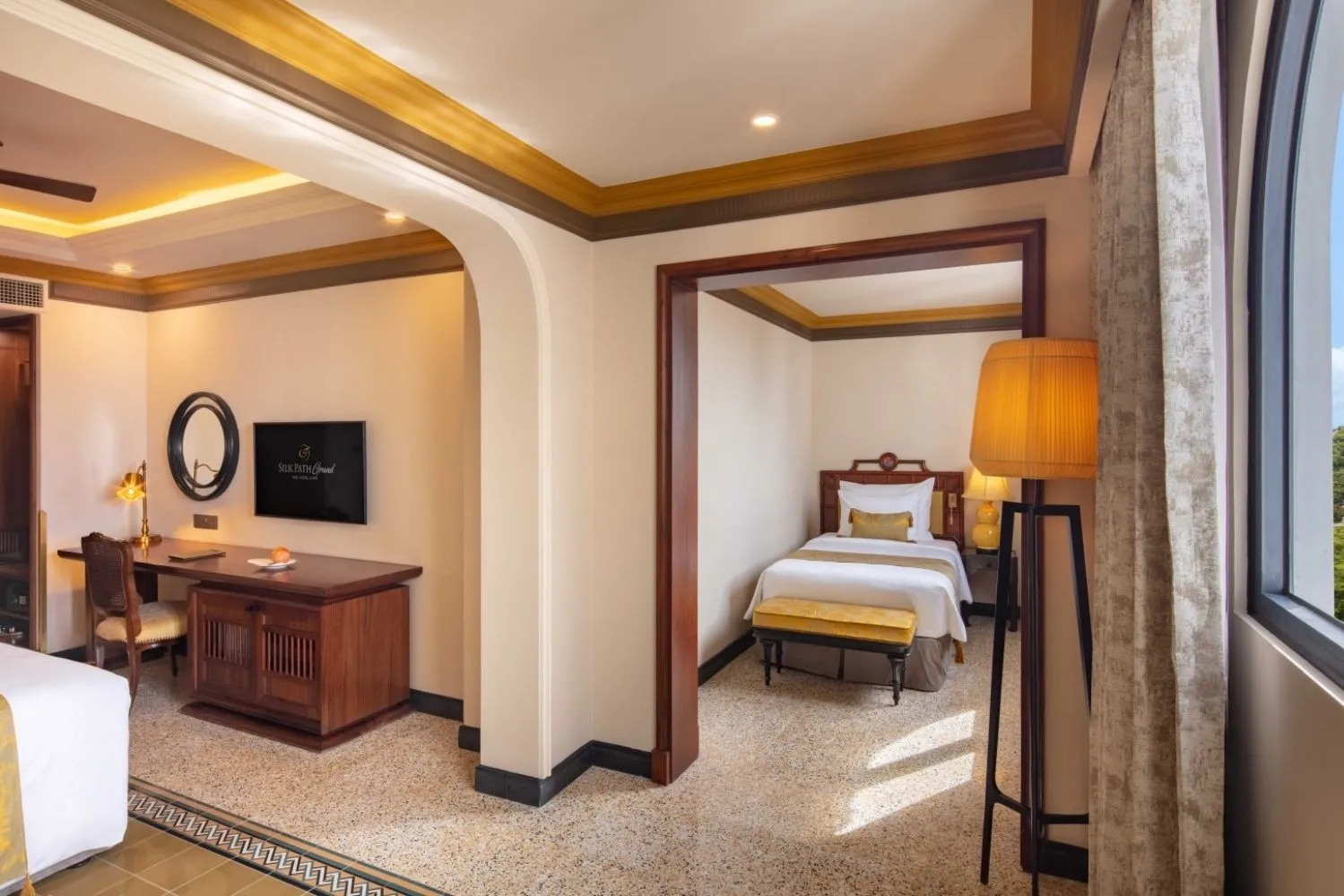 Silk Path Grand Hue Hotel and Spa tòa lâu đài xa hoa đầy ấn tượng