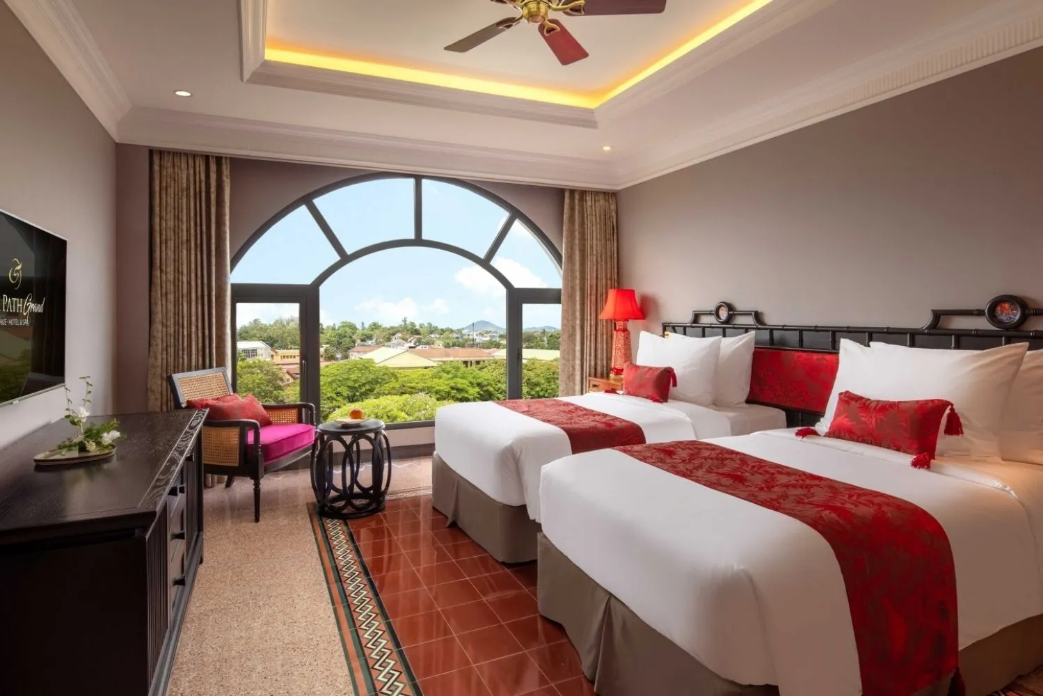 Silk Path Grand Hue Hotel and Spa tòa lâu đài xa hoa đầy ấn tượng