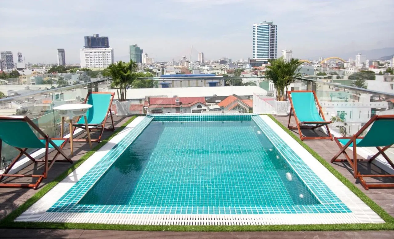 Sing Hotel Da Nang, khách sạn 2 sao tiện nghi có hồ bơi sân thượng