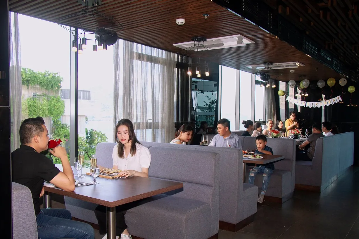 Sky View Restaurant – Nhà hàng lãng mạn lý tưởng cho các cặp đôi tại Đà Nẵng