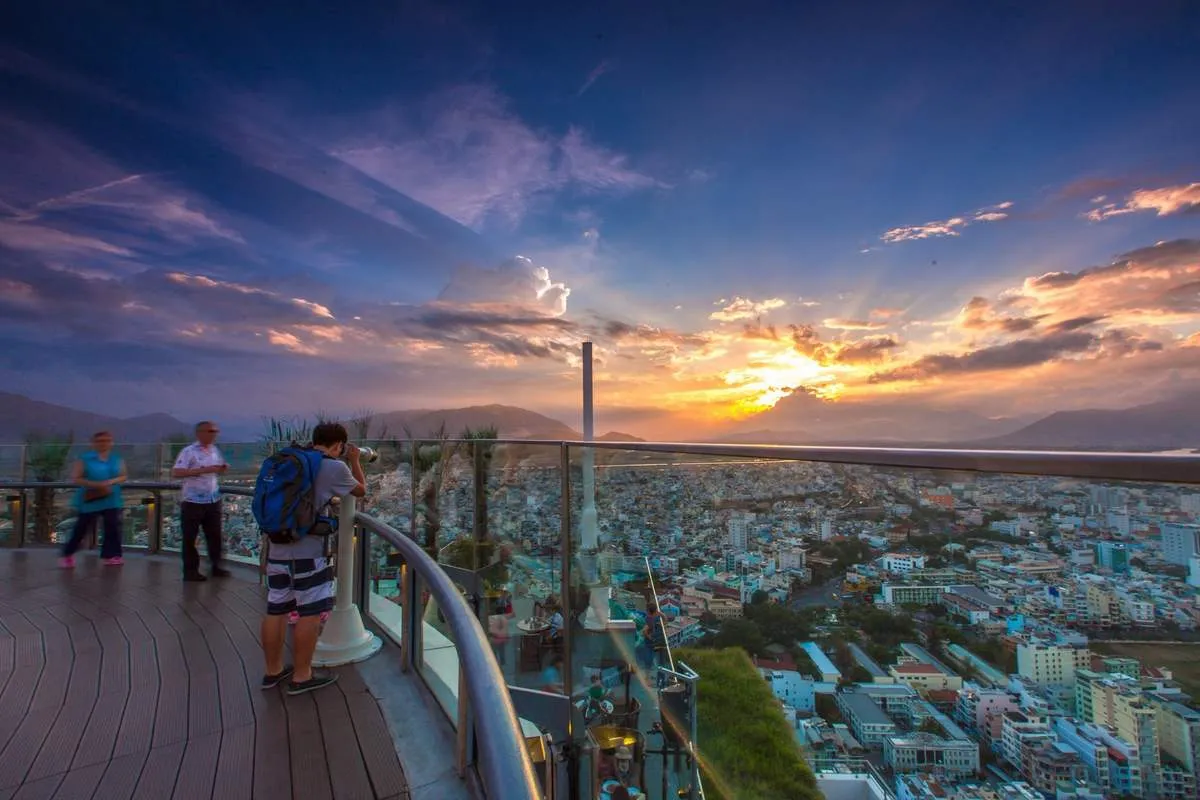 Skylight Nha Trang – ‘Quẩy’ cực đã tại quán bar view xịn sò nơi thành phố biển