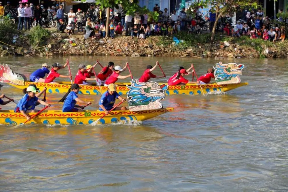 Sôi nổi Lễ hội đua thuyền Hải Phòng trên dòng sông Hòn Ngọc