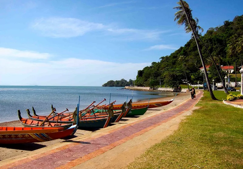 Sống chậm tại Kampot, thị trấn sầu riêng yên ả ở Campuchia