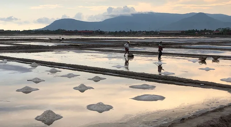 Sống chậm tại Kampot, thị trấn sầu riêng yên ả ở Campuchia