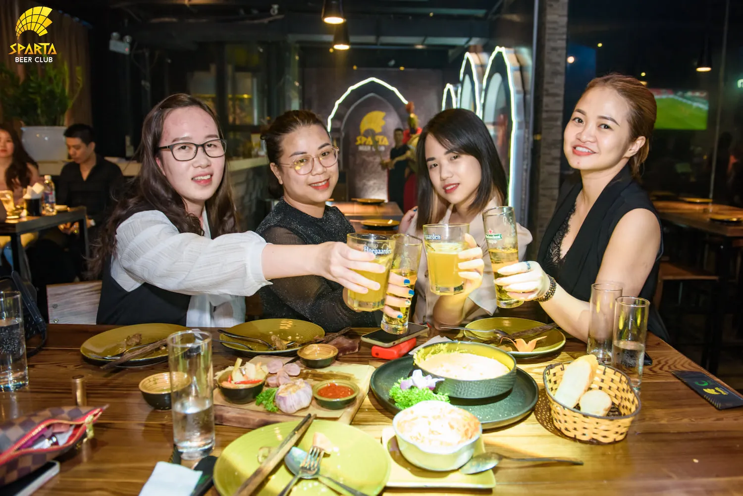 Sparta Beer Club – Nơi tụ họp các DJ hàng đầu phố cổ