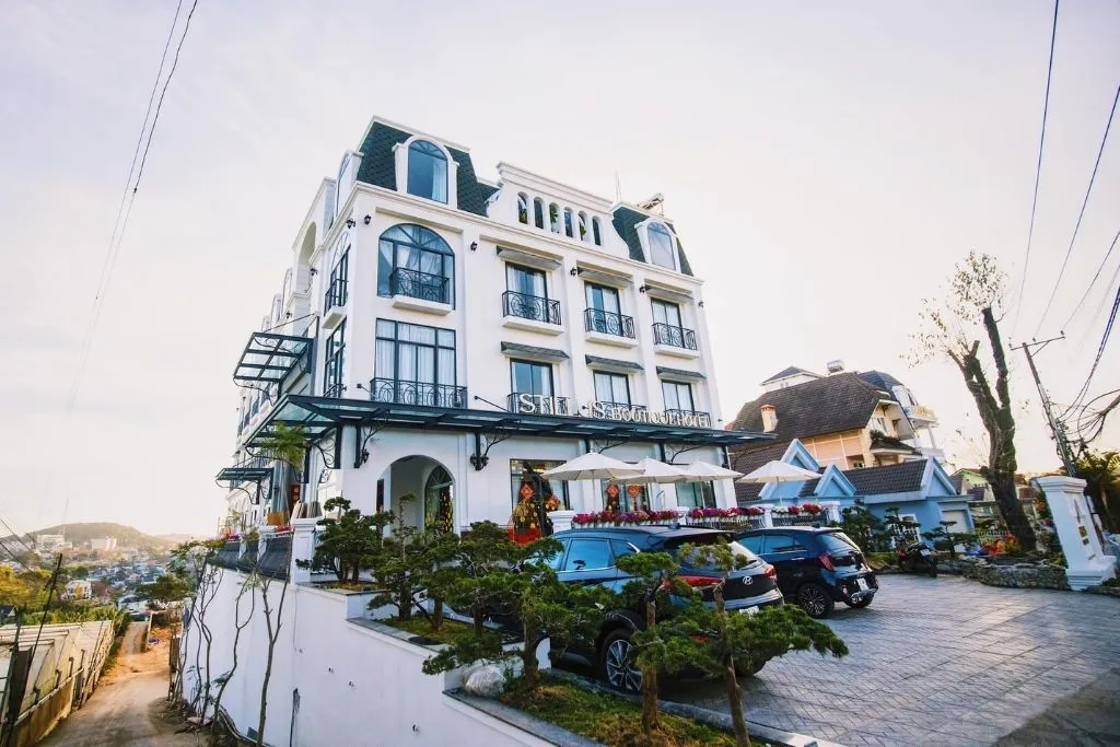 Stillus Boutique Hotel, bức tranh nghệ thuật đậm nét kiến trúc Pháp