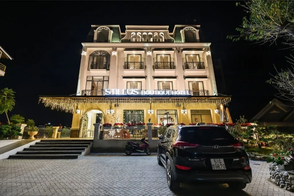 Stillus Boutique Hotel, bức tranh nghệ thuật đậm nét kiến trúc Pháp