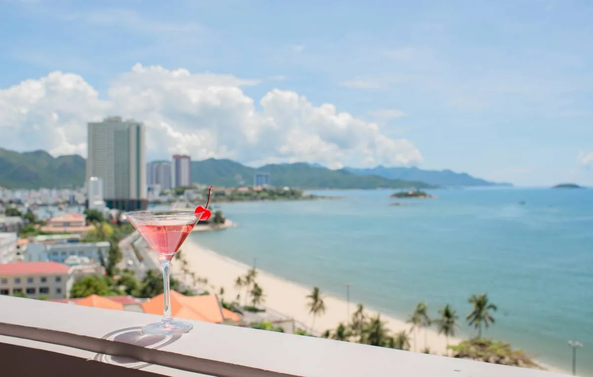 Sunrise Nha Trang Beach Hotel & Spa – Mang phong cách cổ điển giữa lòng thành phố