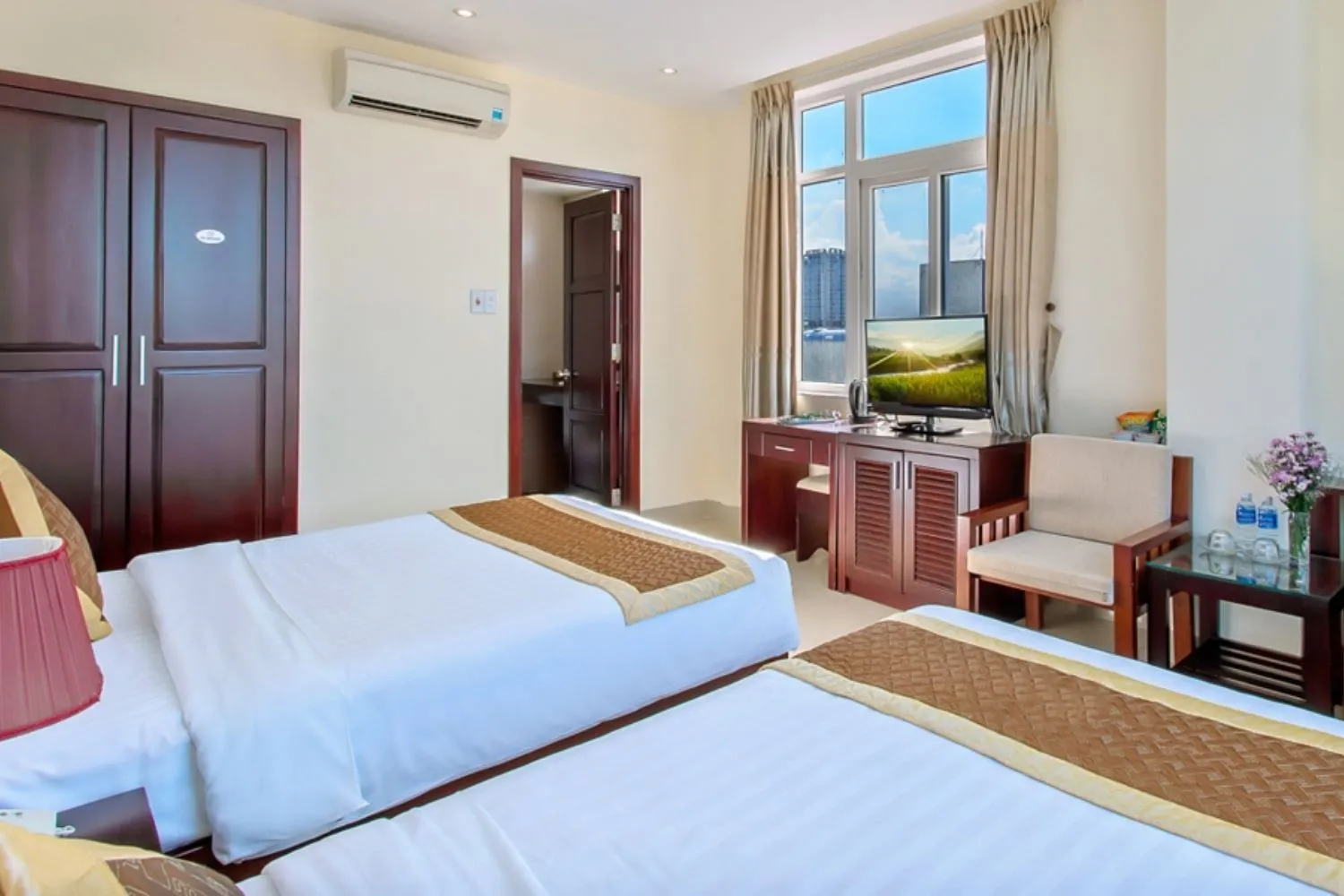 SUNVIEW Hotel đem lại sự bình yên cạnh bên bãi biển Mỹ Khê xinh đẹp