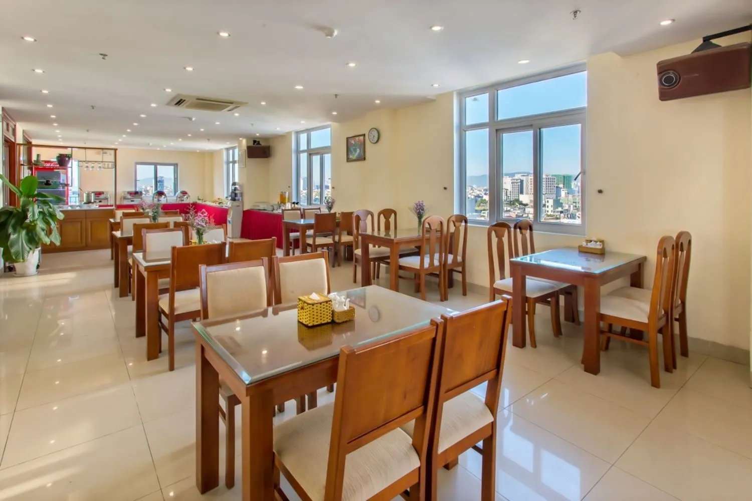 SUNVIEW Hotel đem lại sự bình yên cạnh bên bãi biển Mỹ Khê xinh đẹp