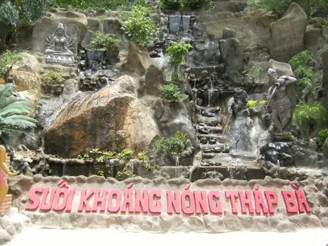 Suối khoáng nóng Tháp Bà Nha Trang – Thiên đường thư giãn vạn người mê