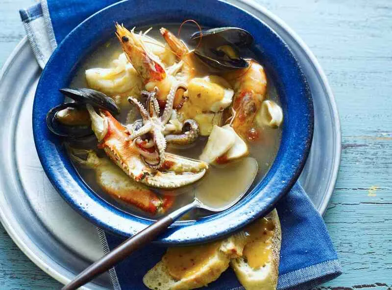 Súp cá Bouillabaisse đặc sản nức tiếng vùng Marseille Pháp