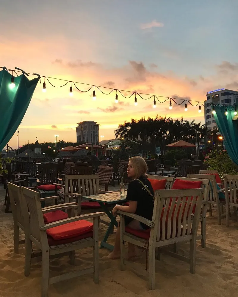 Surf Bar Quy Nhơn view biển gọi ngắm hoàng hôn tuyệt đỉnh