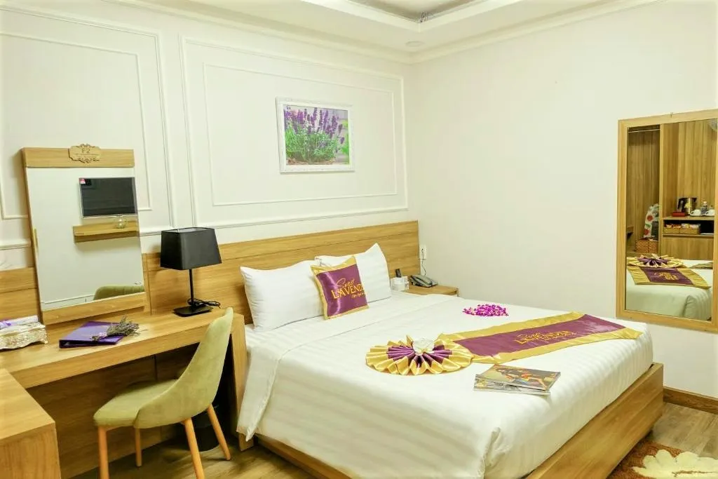 Sweet Lavender Hotel khiến bao người thổn thức vì sự ngọt ngào, dịu dàng đến lạ