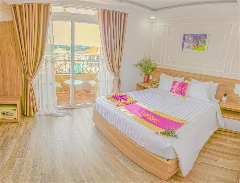 Sweet Lavender Hotel khiến bao người thổn thức vì sự ngọt ngào, dịu dàng đến lạ