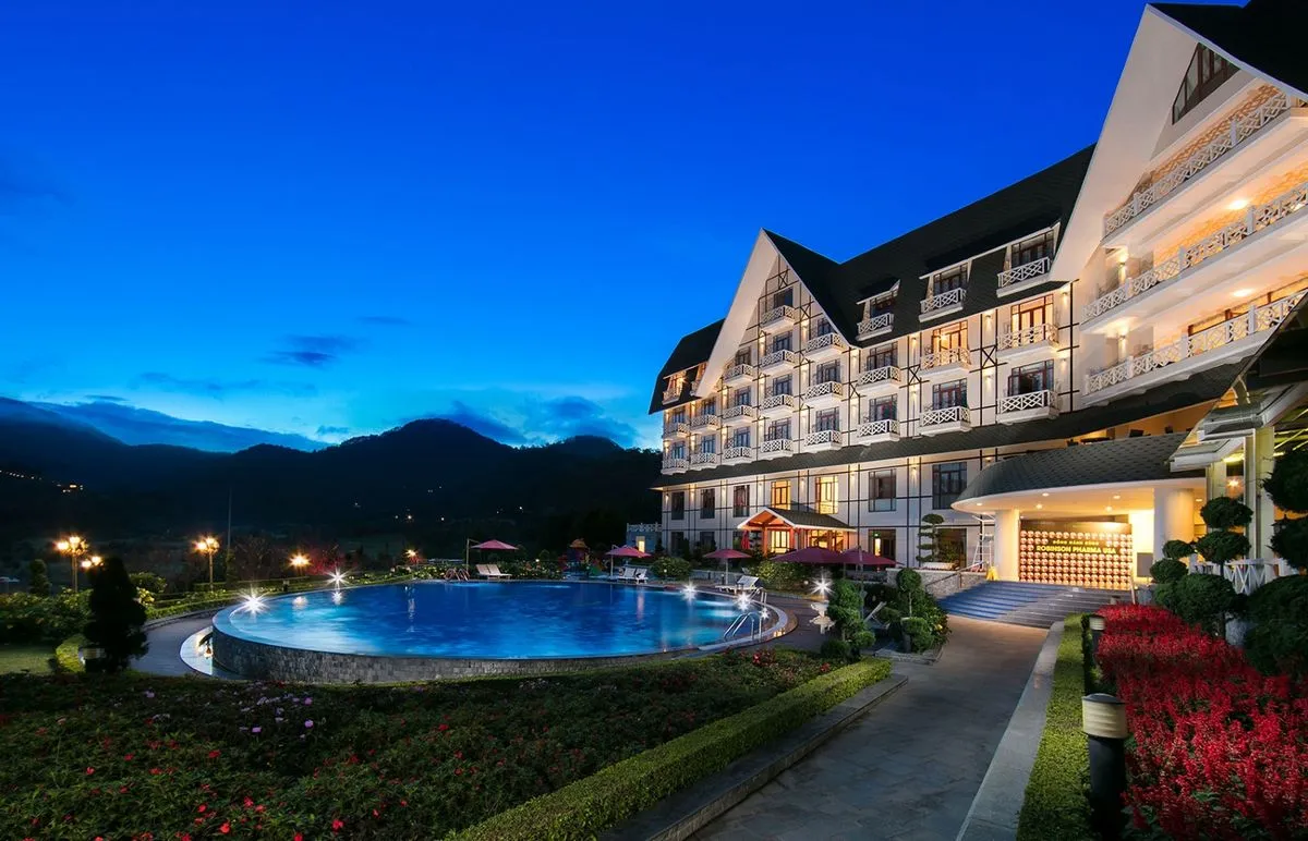 Swiss Belresort Tuyen Lam nằm gọn gàng trong mảng xanh tươi mát