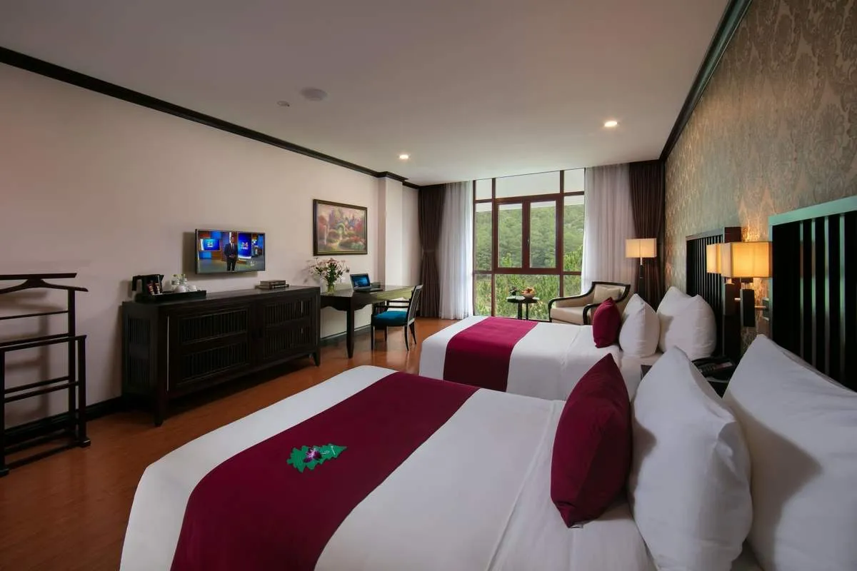 Swiss Belresort Tuyen Lam nằm gọn gàng trong mảng xanh tươi mát