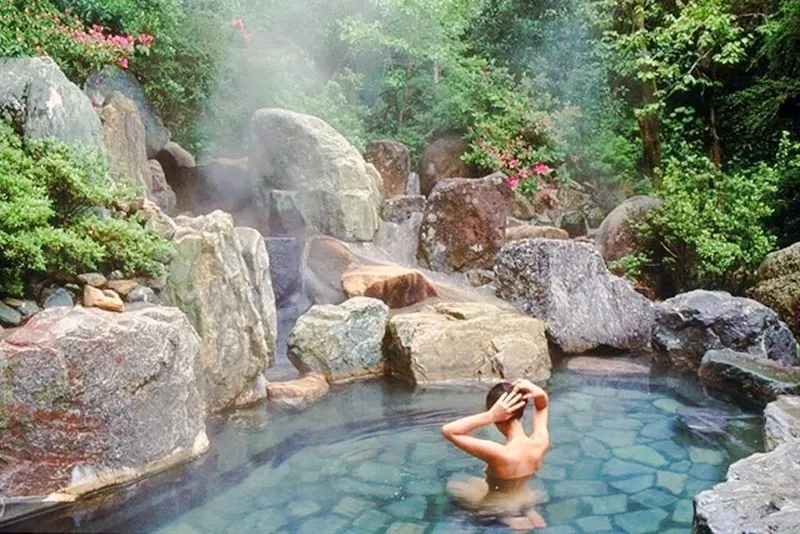 Tắm Onsen tại Suối khoáng nóng Núi Thần Tài – Đà Nẵng