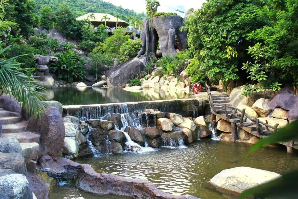 Tắm Onsen tại Suối khoáng nóng Núi Thần Tài – Đà Nẵng