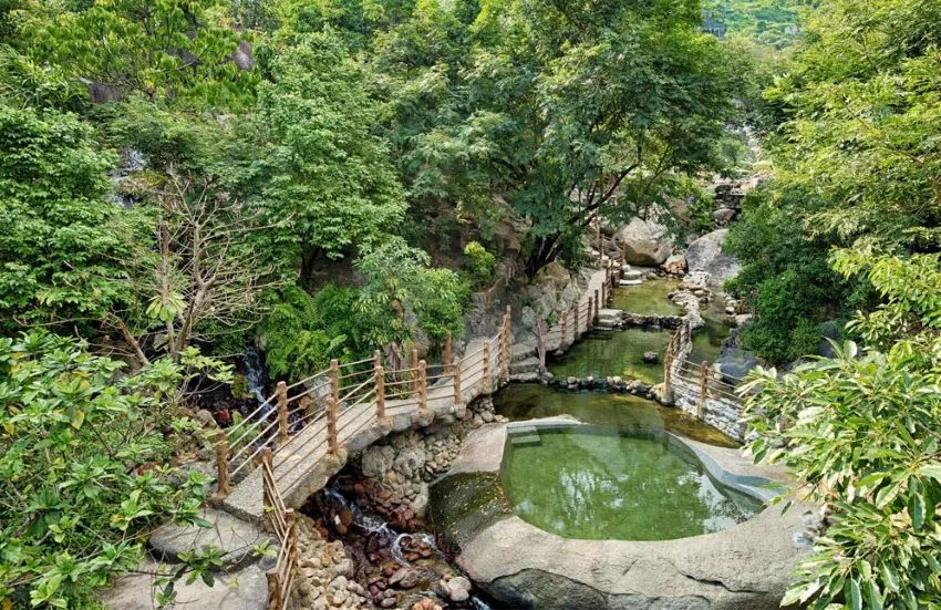 Tắm Onsen tại Suối khoáng nóng Núi Thần Tài – Đà Nẵng