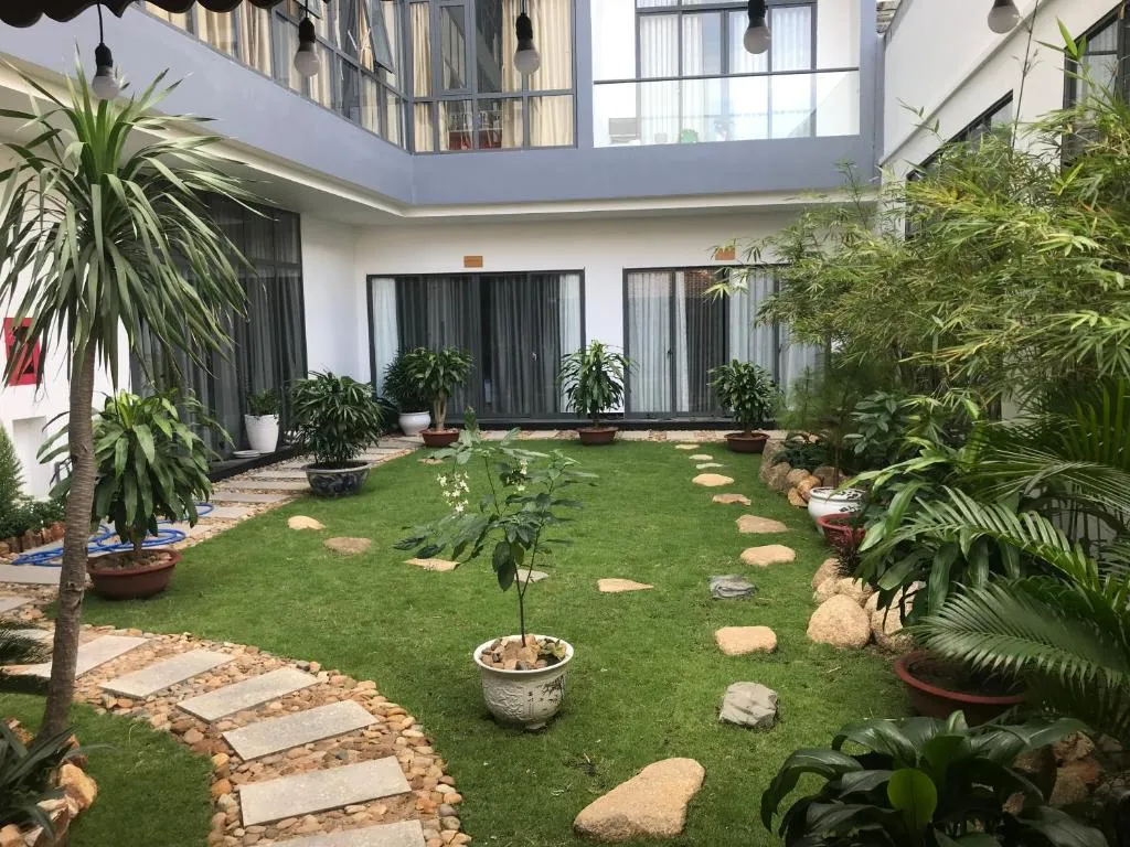 Tận hưởng thiên nhiên ngay trong khuôn viên LiLy Apartment