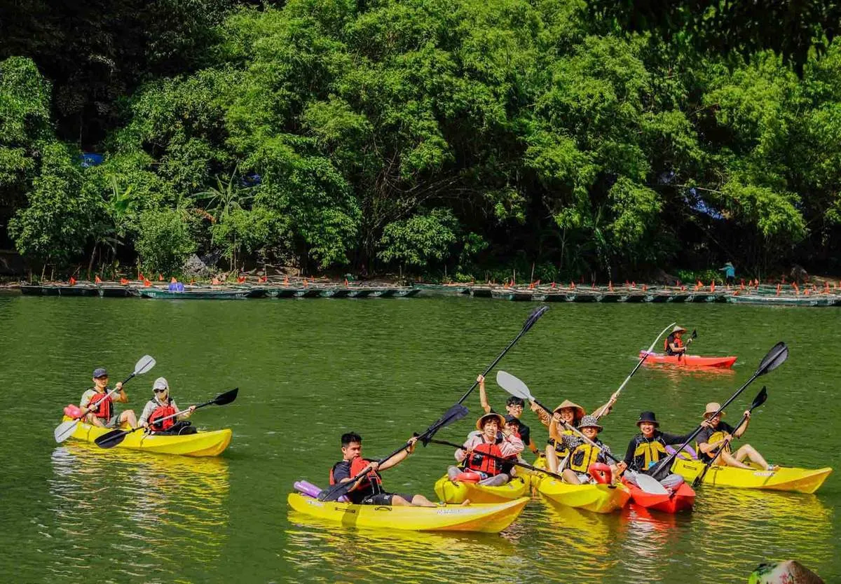 Tất tần tật về chèo thuyền Kayak Tràng An mà bạn cần biết