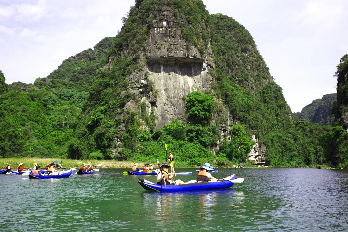 Tất tần tật về chèo thuyền Kayak Tràng An mà bạn cần biết