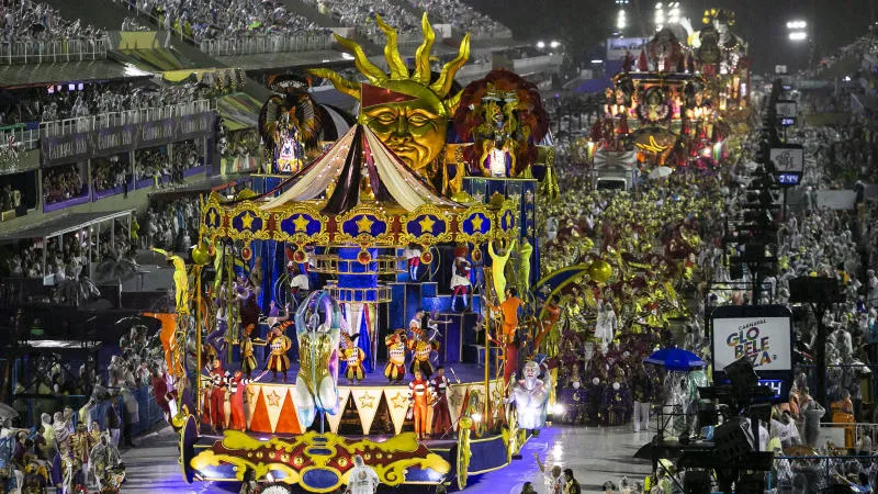 Tham gia Lễ hội Rio Carnival đầy màu sắc lớn nhất Brazil