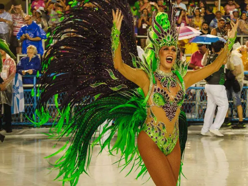 Tham gia Lễ hội Rio Carnival đầy màu sắc lớn nhất Brazil