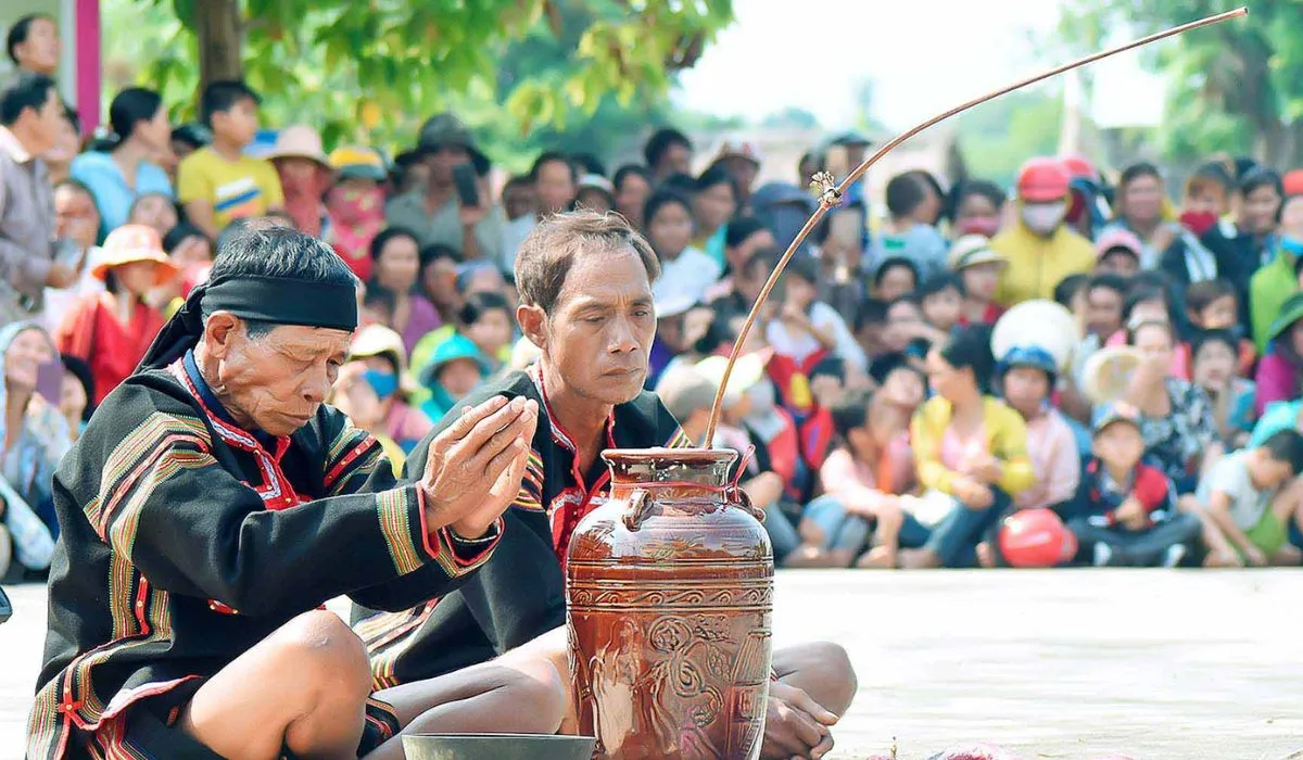 Tham gia vào Lễ cầu mưa Yang Pơtao Apui linh thiêng