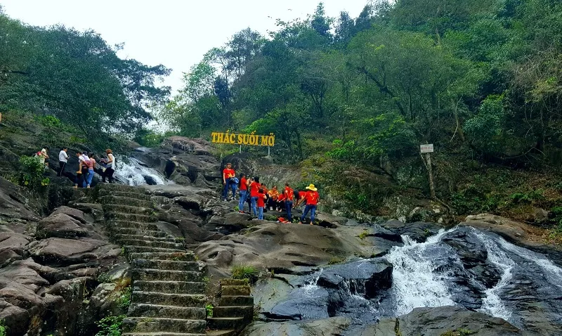 Thăm khu du lịch Suối Mỡ linh thiêng bên những ngôi đền ở Bắc Giang