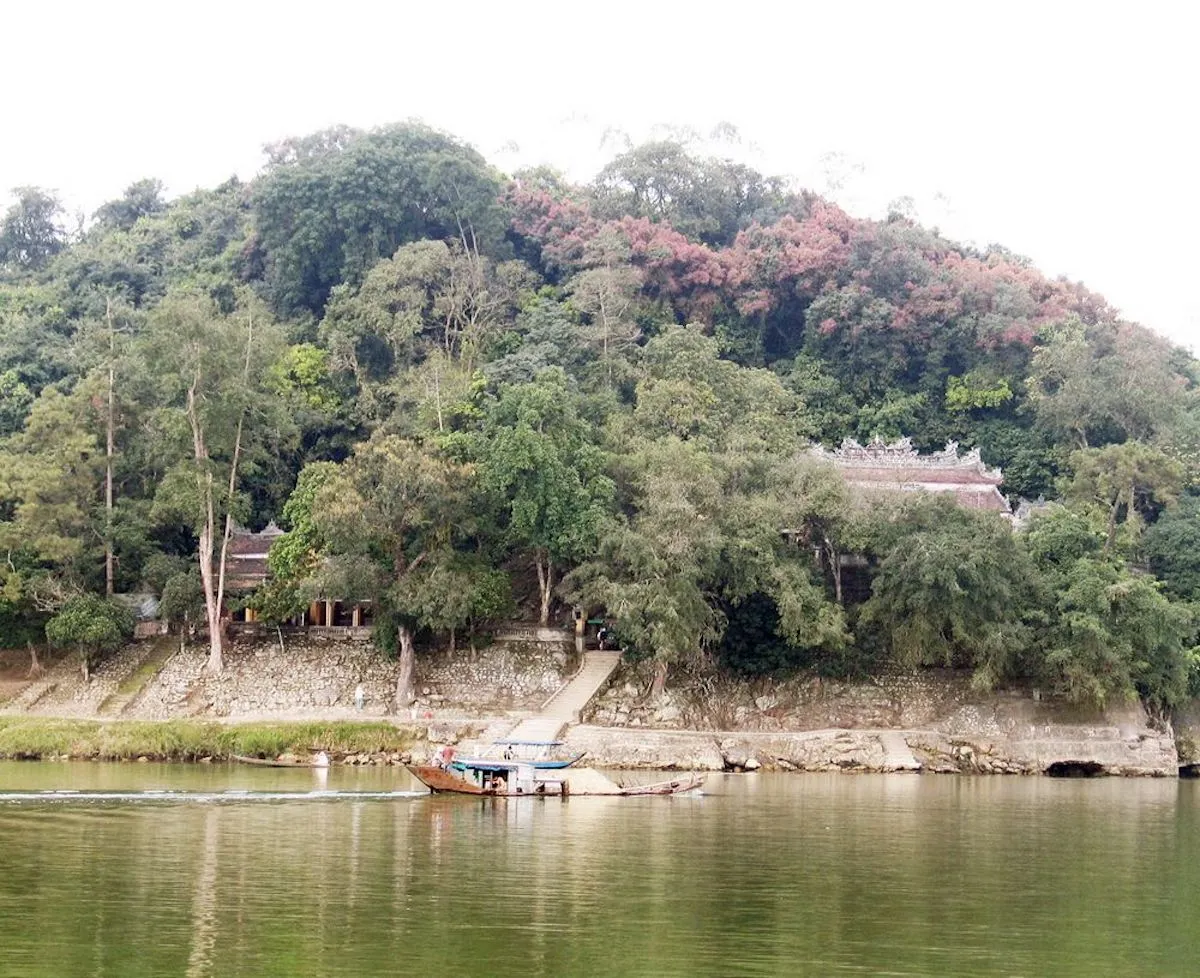 Tham quan điện Hòn Chén xứ Huế – Biểu tượng tâm linh, văn hóa xứ Huế