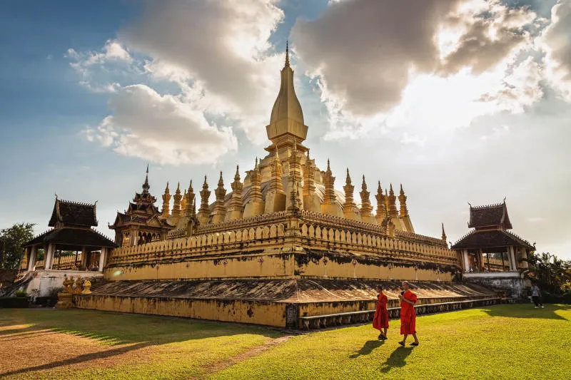 Thành phố Luông Pha Băng cổ kính nằm bên dòng sông Mê Kong