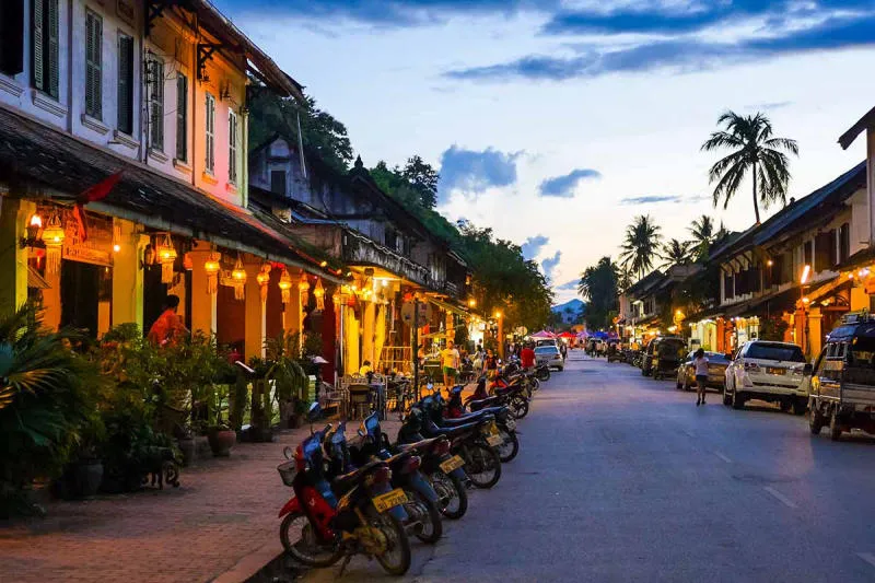 Thành phố Luông Pha Băng cổ kính nằm bên dòng sông Mê Kong