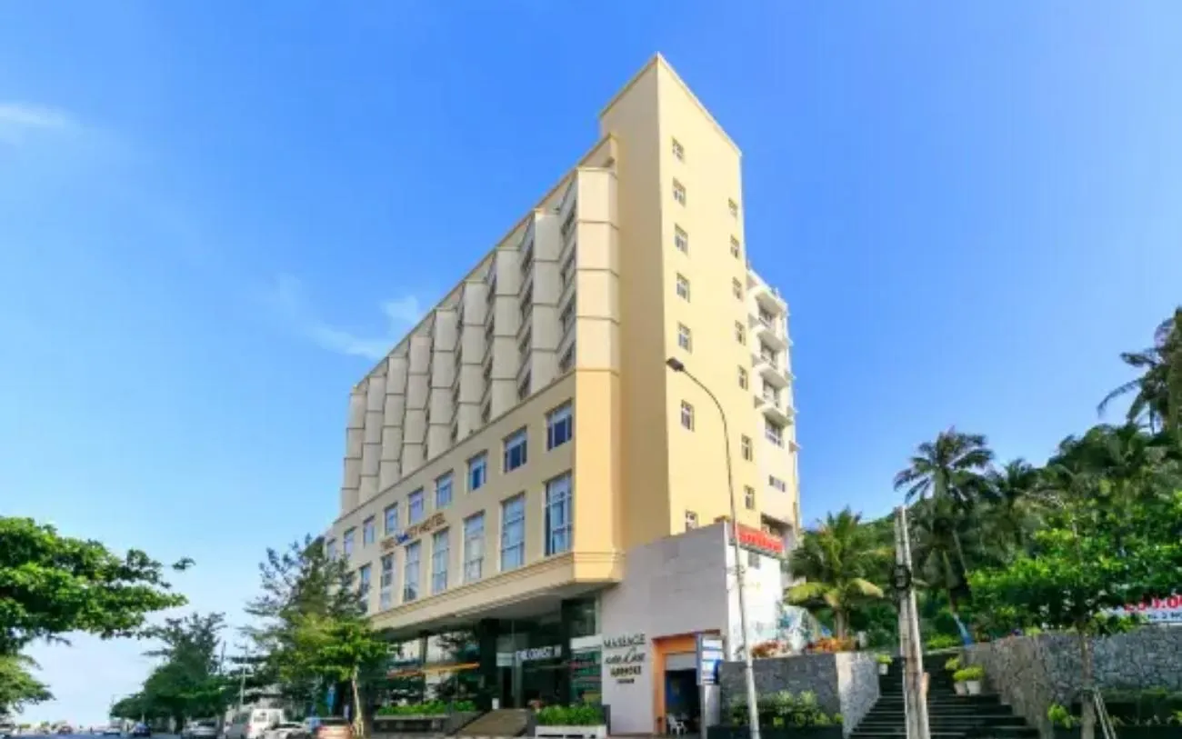 The Coast Hotel Vung Tau, sừng sững cạnh bên bờ biển xanh