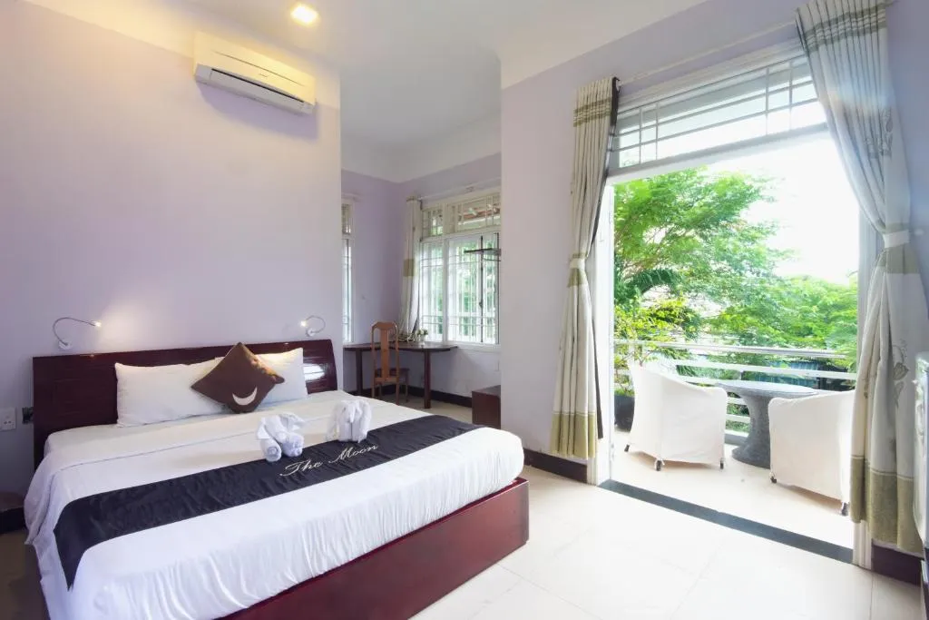 The Moon Villa Hoi An – Căn biệt thự trắng xinh đẹp nổi bật giữa Hội An hoài niệm