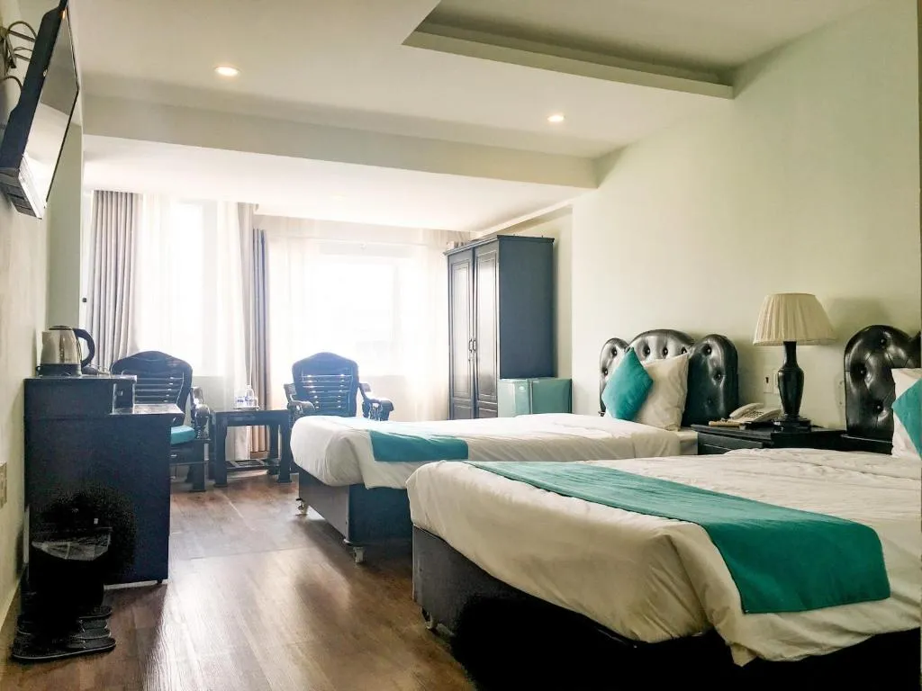 The Sunriver Boutique Hotel Huế mang một vẻ đẹp hững hờ bên bờ sông Hương