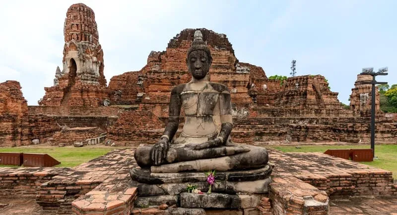 Theo dòng lịch sử khám phá Wat Mahathat tại Ayutthaya