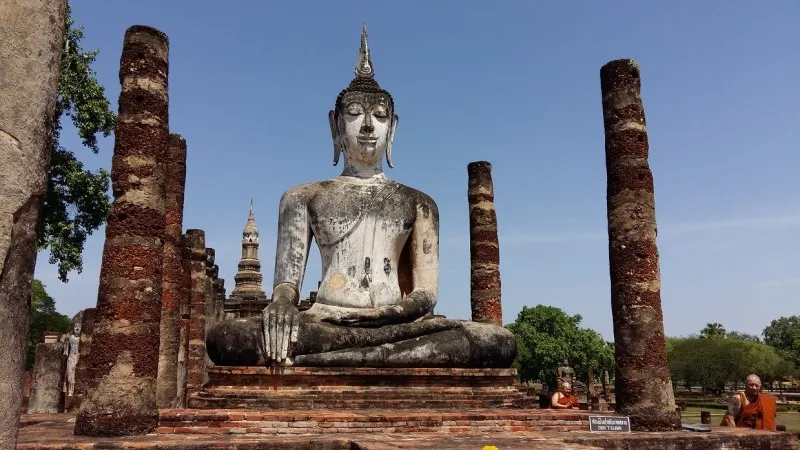 Theo dòng lịch sử khám phá Wat Mahathat tại Ayutthaya