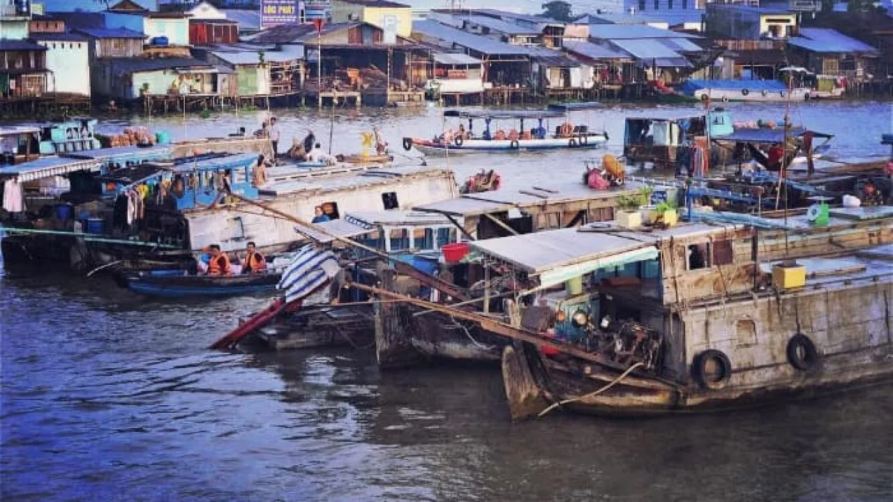 Thử một lần lên Tàu thuyền đi chợ nổi Cái Răng nhé bạn ơi!