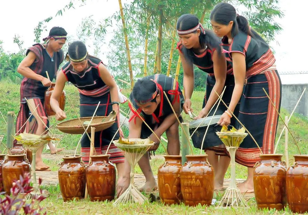 Thử uống rượu ghè Kon Tum cực ngon của vùng đất cao nguyên