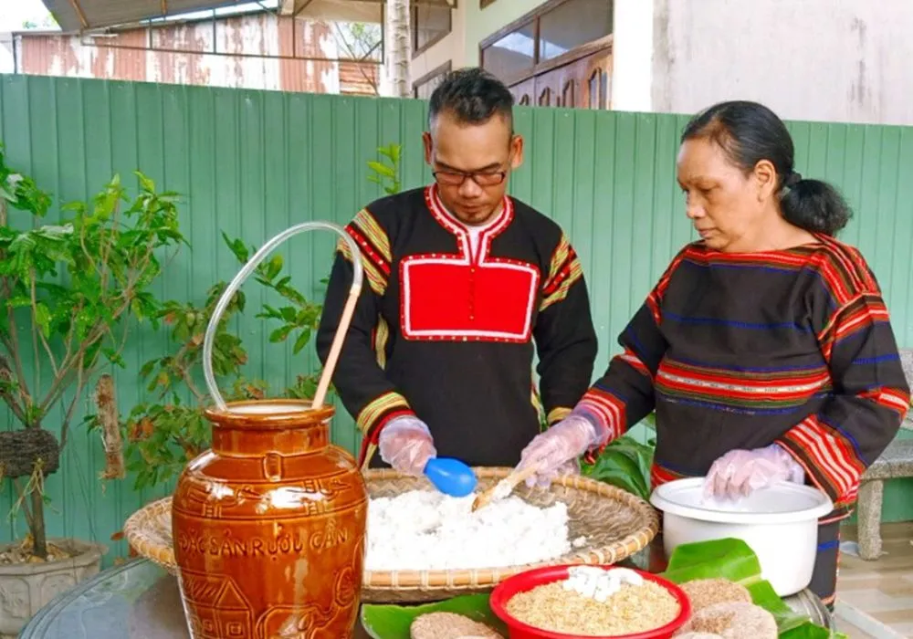 Thử uống rượu ghè Kon Tum cực ngon của vùng đất cao nguyên