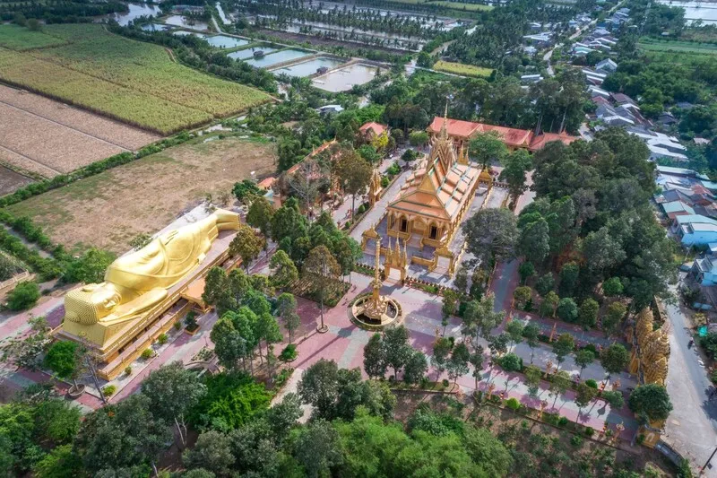 Thưởng ngoạn chùa Vàm Ray, ngôi chùa Khmer dát vàng lớn nhất đất Tây Nam Bộ