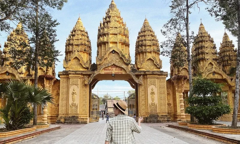 Thưởng ngoạn chùa Vàm Ray, ngôi chùa Khmer dát vàng lớn nhất đất Tây Nam Bộ