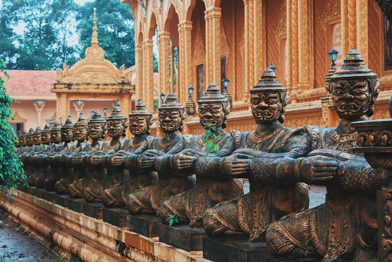 Thưởng ngoạn chùa Vàm Ray, ngôi chùa Khmer dát vàng lớn nhất đất Tây Nam Bộ