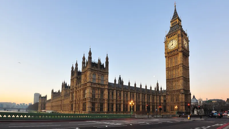 Thưởng ngoạn Đồng hồ Big Ben, công trình trầm lắng bên dòng sông Thames